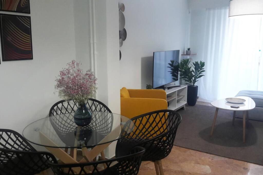 Elegant & Charming Apt. In The Hilton Area Apartment Athena Bagian luar foto