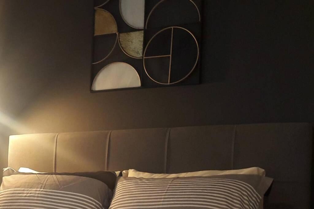 Elegant & Charming Apt. In The Hilton Area Apartment Athena Bagian luar foto
