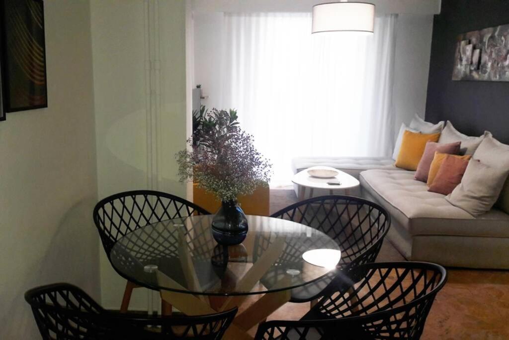 Elegant & Charming Apt. In The Hilton Area Apartment Athena Bagian luar foto